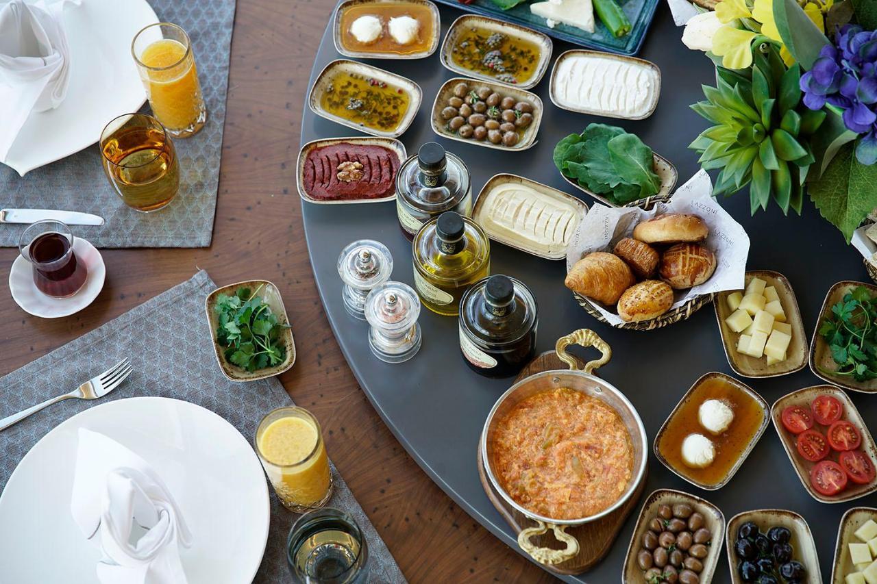 라조니 호텔 이스탄불 외부 사진 A traditional Turkish breakfast