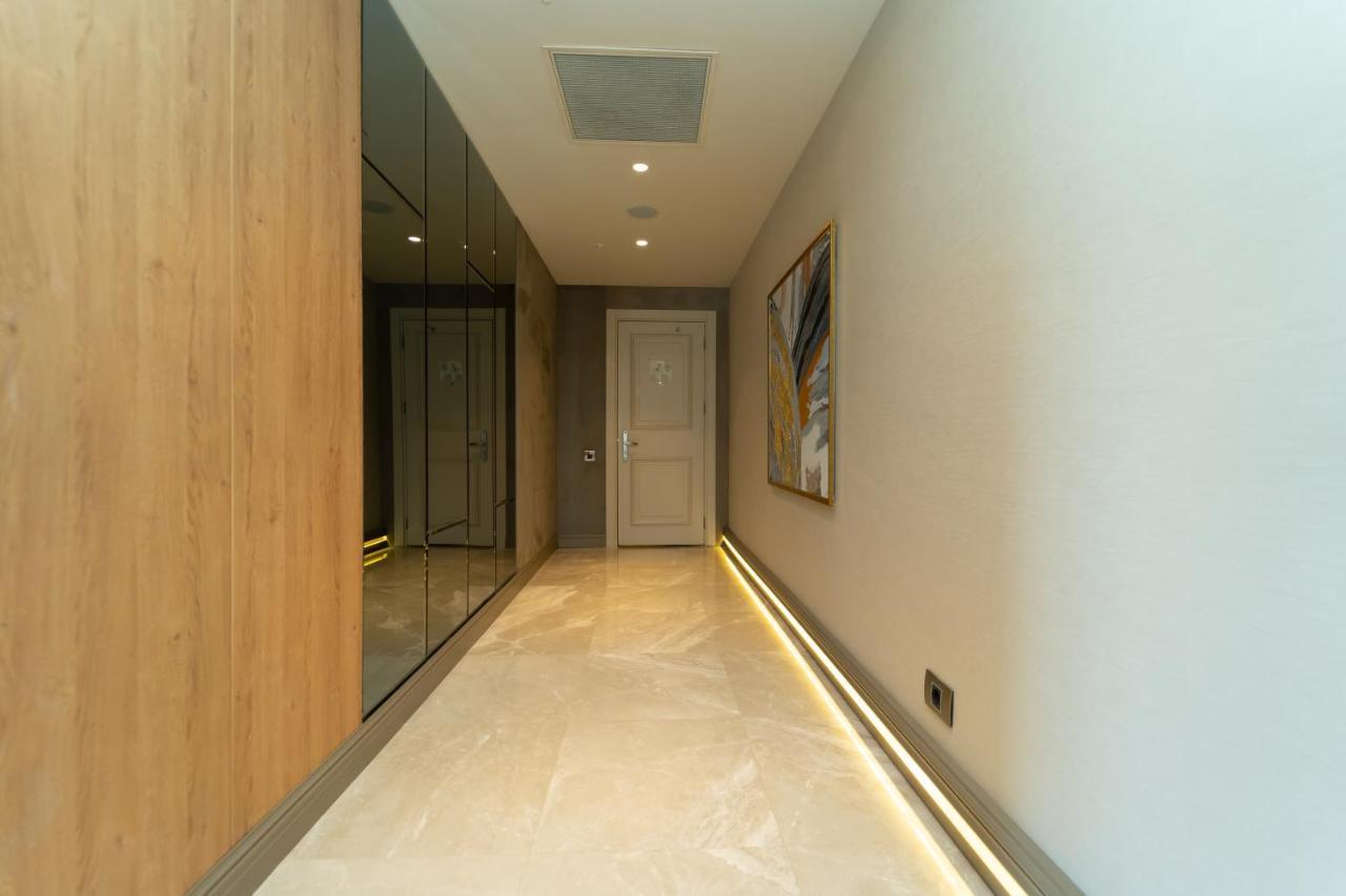 라조니 호텔 이스탄불 외부 사진 A corridor in a private house