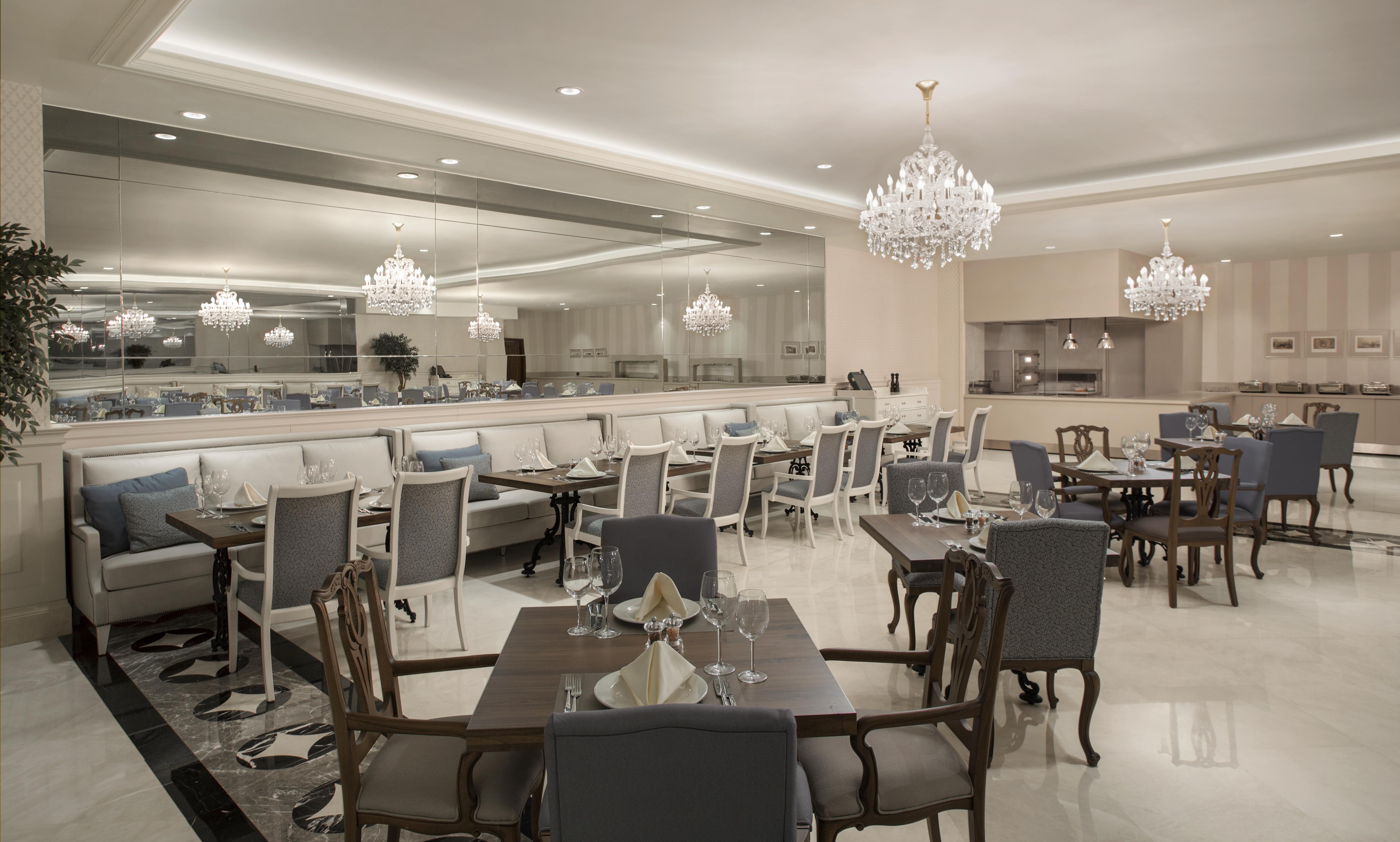 라조니 호텔 이스탄불 외부 사진 The restaurant